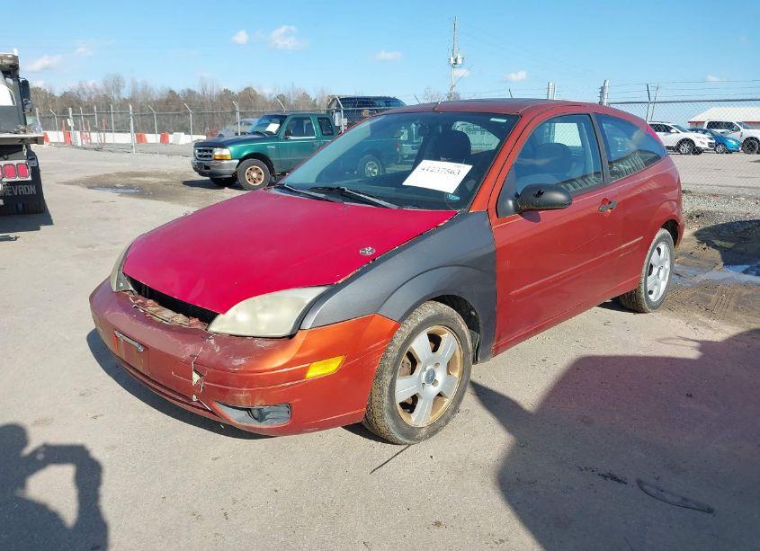 Photo 2 of 2005 Ford Focus ZX3 (VIN 3FAFP31N15R130741)
