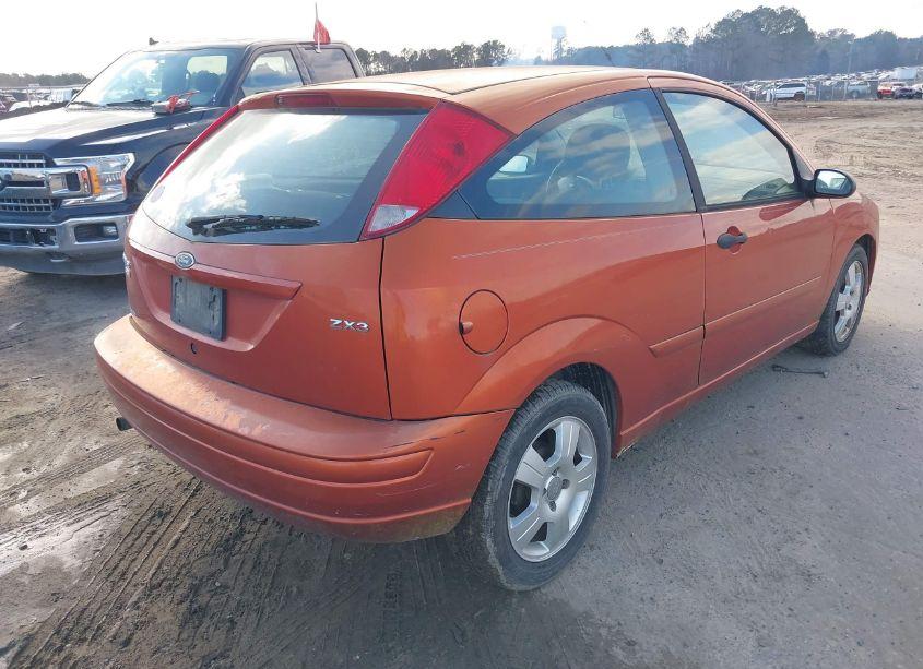 Photo 4 of 2005 Ford Focus ZX3 (VIN 3FAFP31N15R130741)