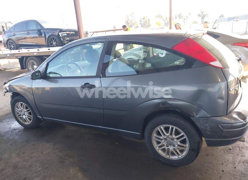 Photo 14 of 2005 Ford Focus ZX3 (VIN 3FAFP31N15R140900)