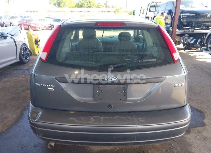 Photo 16 of 2005 Ford Focus ZX3 (VIN 3FAFP31N15R140900)