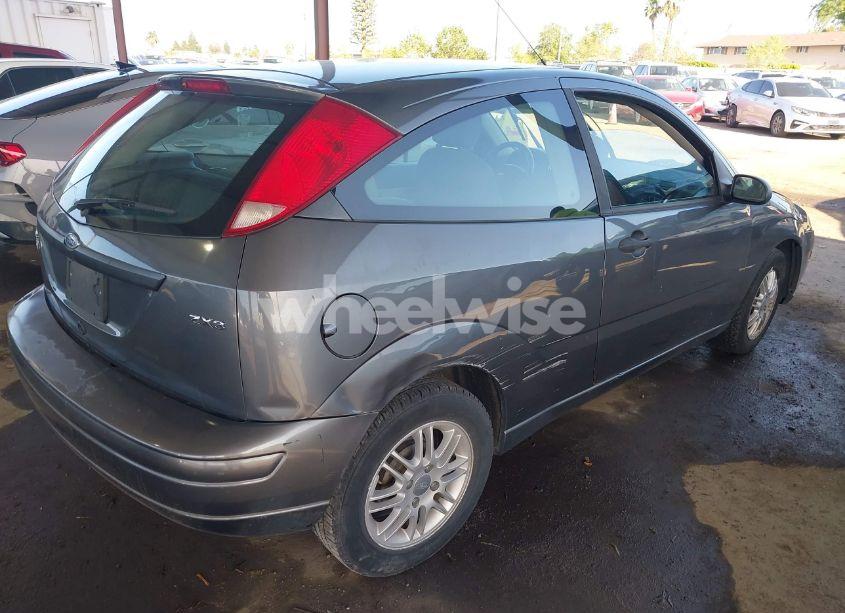 Photo 4 of 2005 Ford Focus ZX3 (VIN 3FAFP31N15R140900)