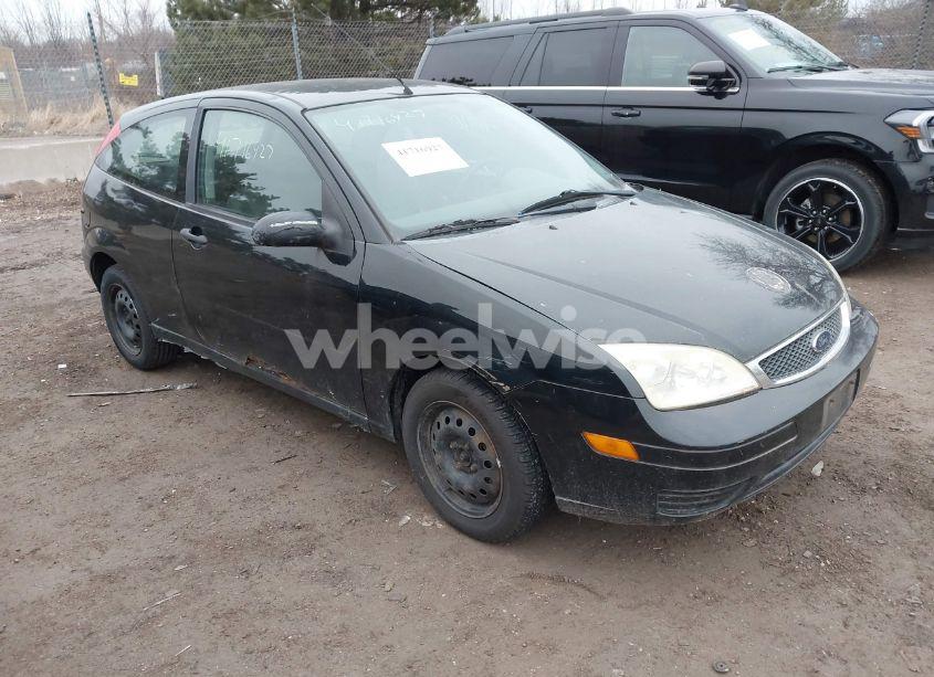 2005 Ford Focus ZX3 (VIN 3FAFP31N15R145630) main photo
