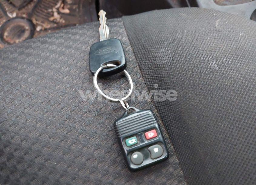 Photo 11 of 2005 Ford Focus ZX3 (VIN 3FAFP31N15R145630)