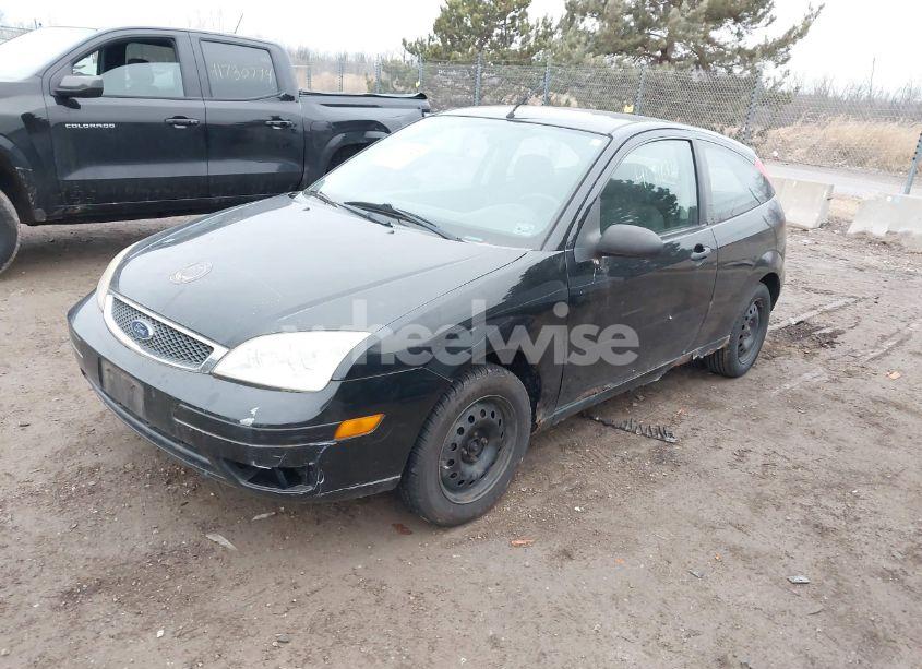 Photo 2 of 2005 Ford Focus ZX3 (VIN 3FAFP31N15R145630)