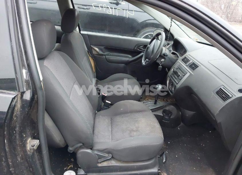 Photo 5 of 2005 Ford Focus ZX3 (VIN 3FAFP31N15R145630)