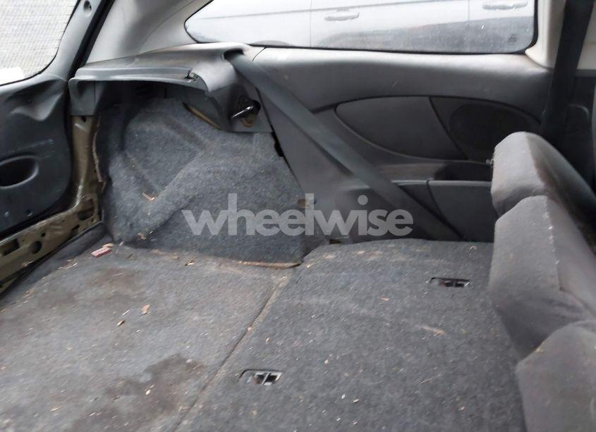 Photo 8 of 2005 Ford Focus ZX3 (VIN 3FAFP31N15R145630)