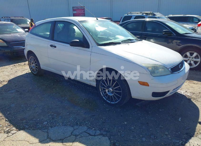 2005 Ford Focus ZX3 (VIN 3FAFP31N15R159897) main photo