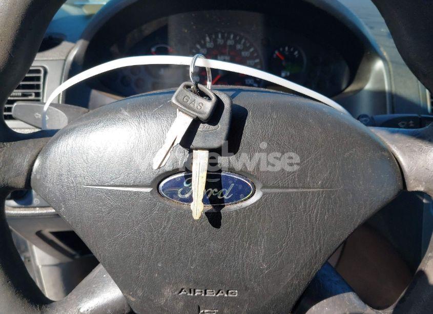 Photo 11 of 2005 Ford Focus ZX3 (VIN 3FAFP31N15R159897)