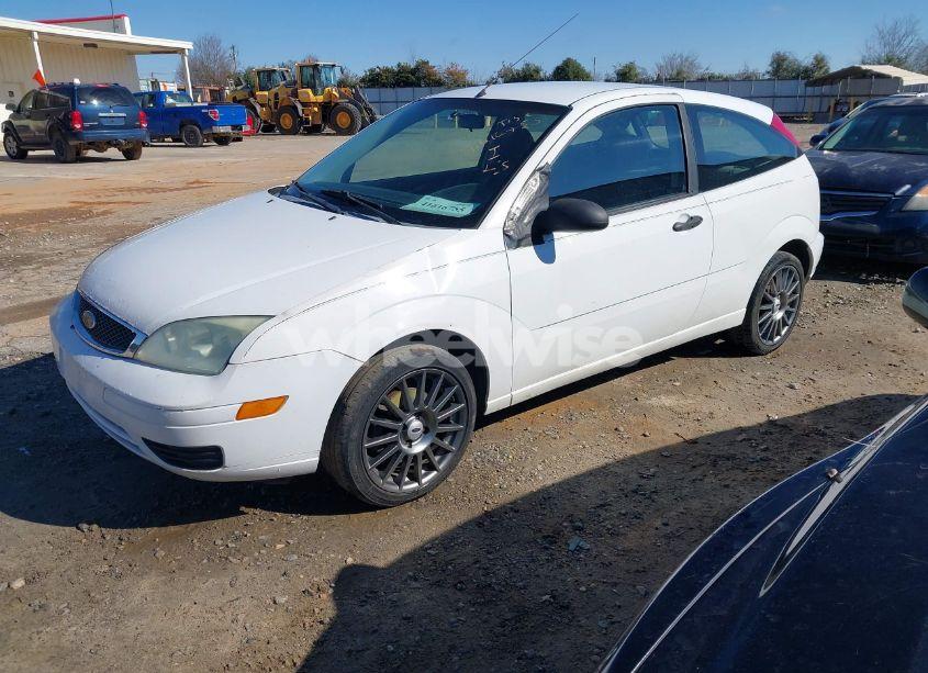 Photo 2 of 2005 Ford Focus ZX3 (VIN 3FAFP31N15R159897)