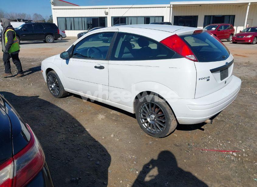 Photo 3 of 2005 Ford Focus ZX3 (VIN 3FAFP31N15R159897)