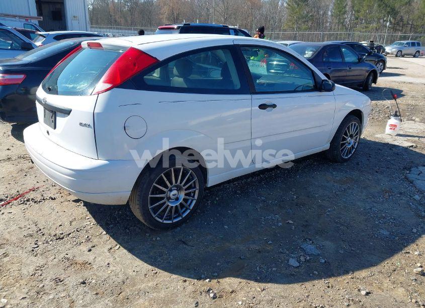 Photo 4 of 2005 Ford Focus ZX3 (VIN 3FAFP31N15R159897)
