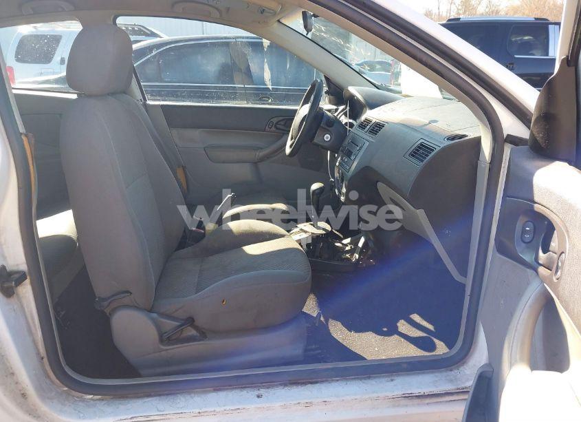 Photo 5 of 2005 Ford Focus ZX3 (VIN 3FAFP31N15R159897)