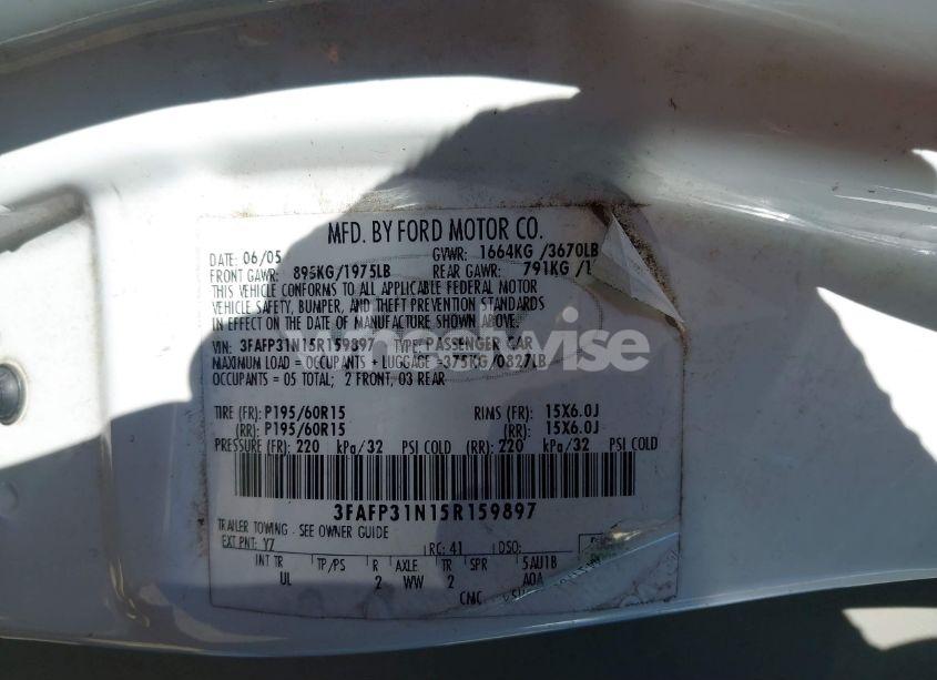 Photo 9 of 2005 Ford Focus ZX3 (VIN 3FAFP31N15R159897)