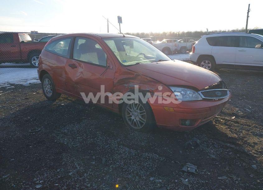2005 Ford Focus ZX3 (VIN 3FAFP31N25R140713) main photo
