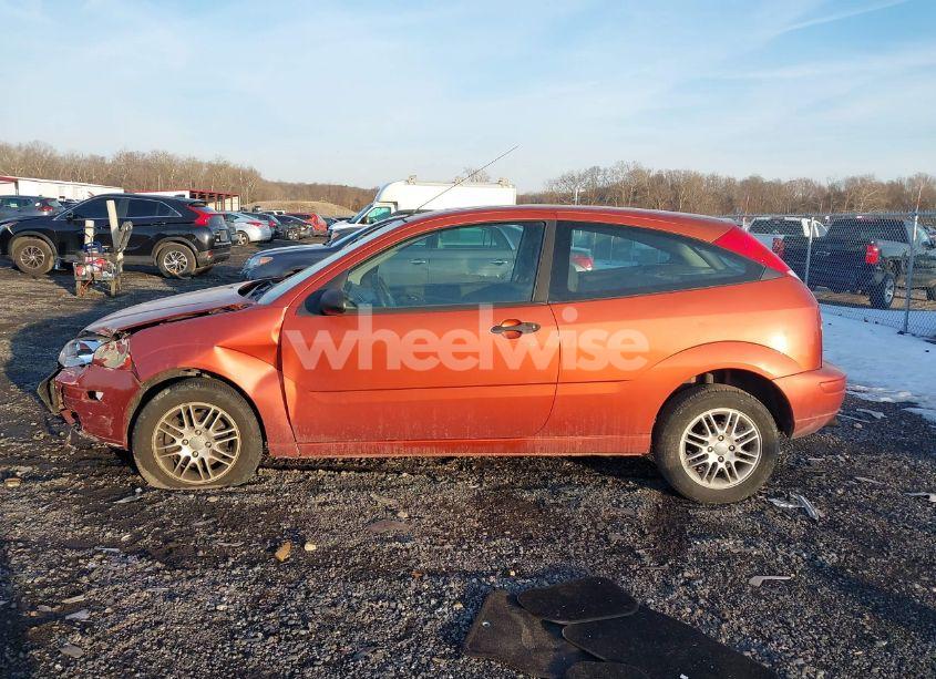 Photo 14 of 2005 Ford Focus ZX3 (VIN 3FAFP31N25R140713)