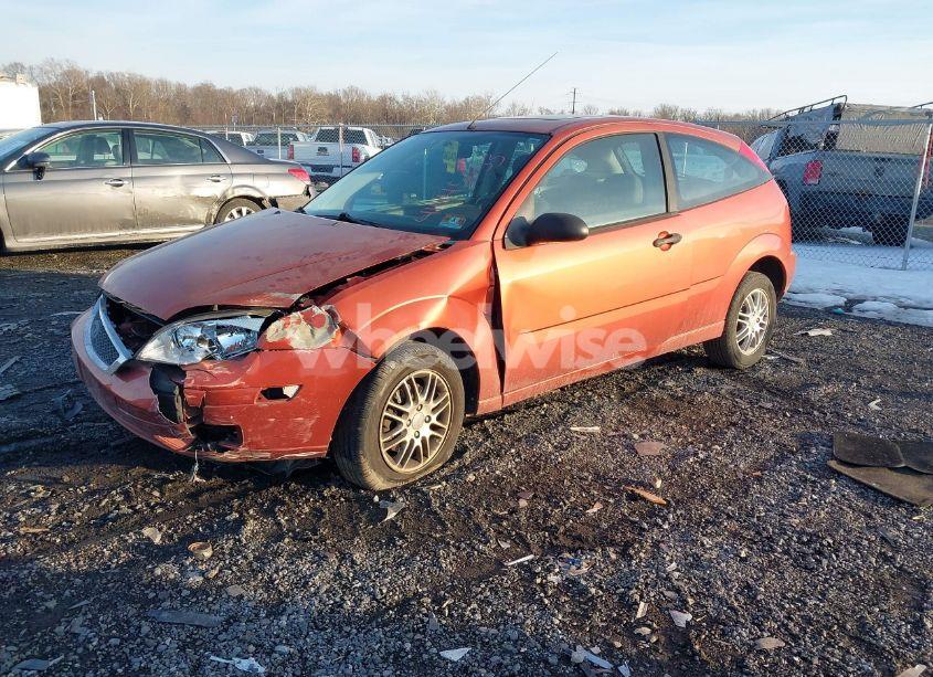 Photo 2 of 2005 Ford Focus ZX3 (VIN 3FAFP31N25R140713)