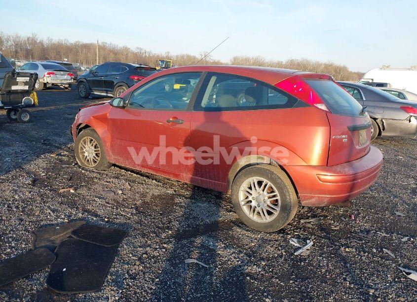 Photo 3 of 2005 Ford Focus ZX3 (VIN 3FAFP31N25R140713)