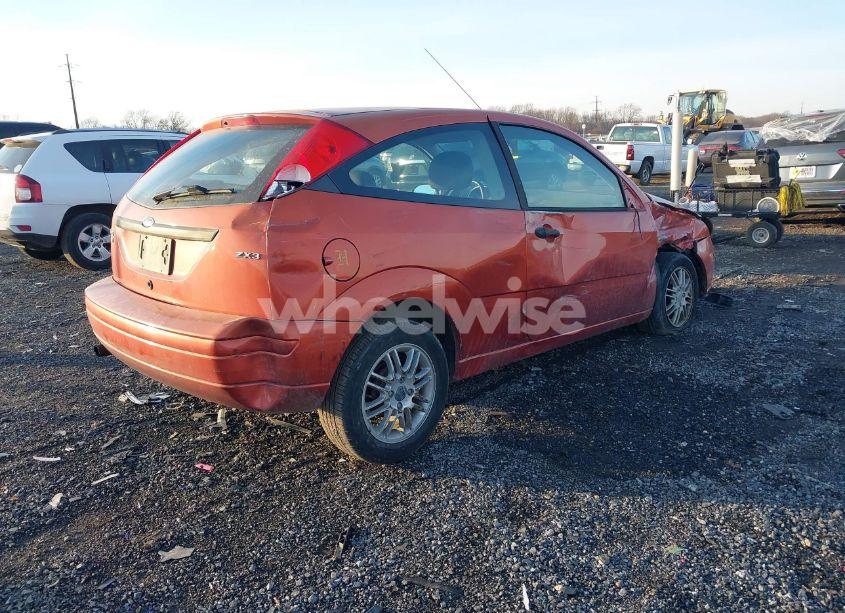 Photo 4 of 2005 Ford Focus ZX3 (VIN 3FAFP31N25R140713)