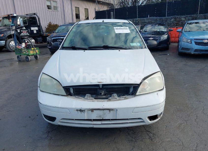 Photo 12 of 2005 Ford Focus ZX3 (VIN 3FAFP31N35R120342)