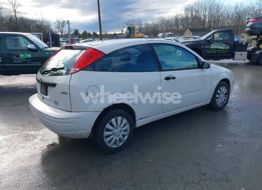 Photo 4 of 2005 Ford Focus ZX3 (VIN 3FAFP31N35R120342)