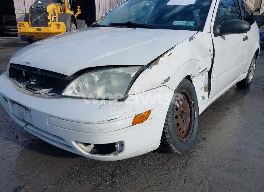 Photo 6 of 2005 Ford Focus ZX3 (VIN 3FAFP31N35R120342)