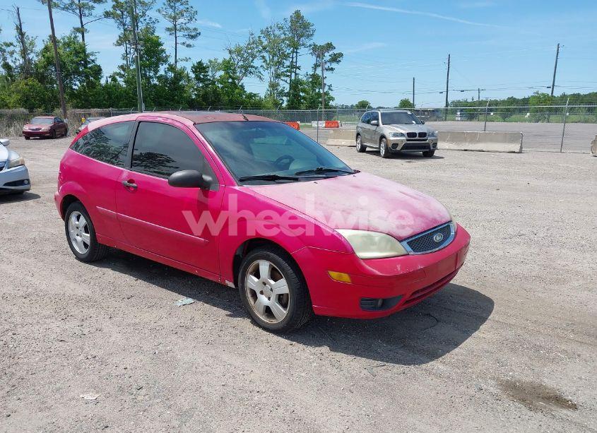 2005 Ford Focus ZX3 (VIN 3FAFP31N35R126691) main photo