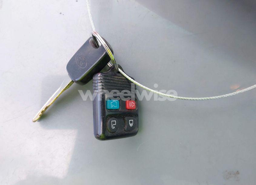 Photo 11 of 2005 Ford Focus ZX3 (VIN 3FAFP31N35R126691)