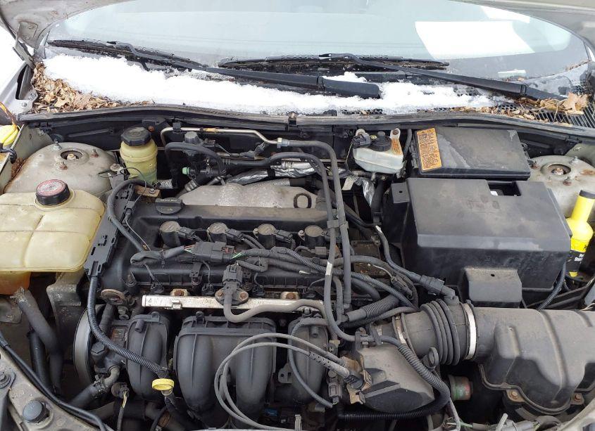 Photo 10 of 2005 Ford Focus ZX3 (VIN 3FAFP31N45R104053)