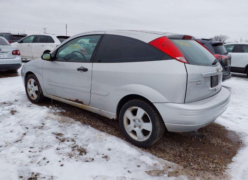 Photo 3 of 2005 Ford Focus ZX3 (VIN 3FAFP31N45R104053)