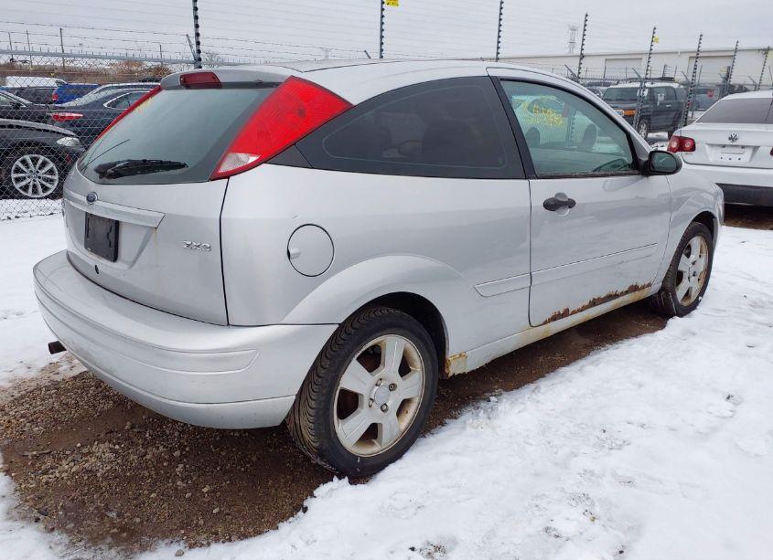 Photo 4 of 2005 Ford Focus ZX3 (VIN 3FAFP31N45R104053)