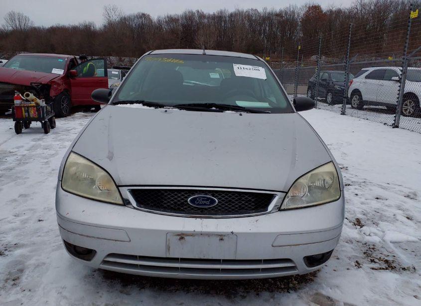 Photo 6 of 2005 Ford Focus ZX3 (VIN 3FAFP31N45R104053)