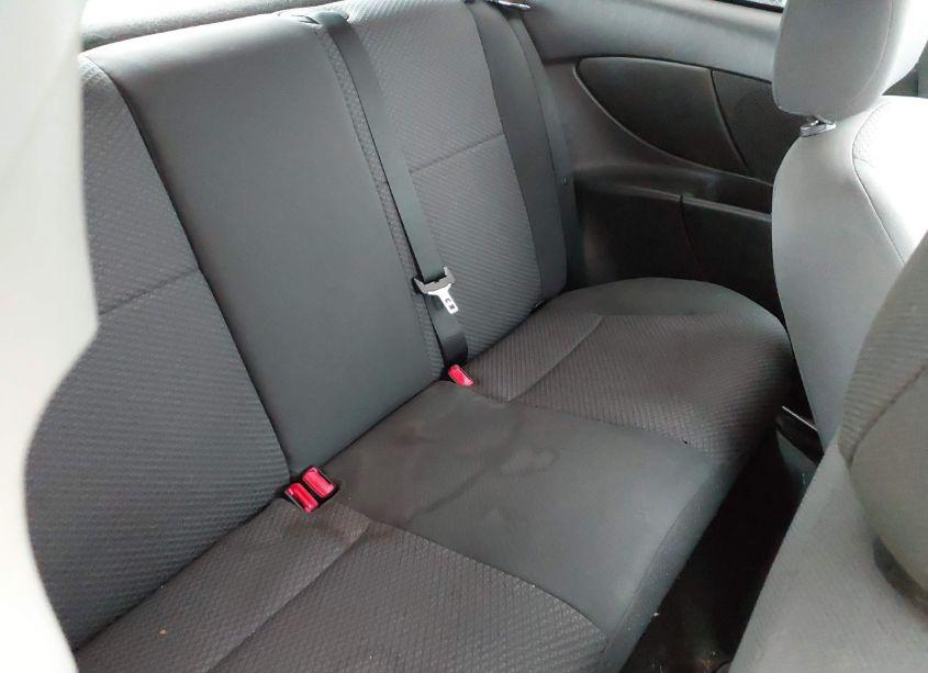 Photo 8 of 2005 Ford Focus ZX3 (VIN 3FAFP31N45R104053)