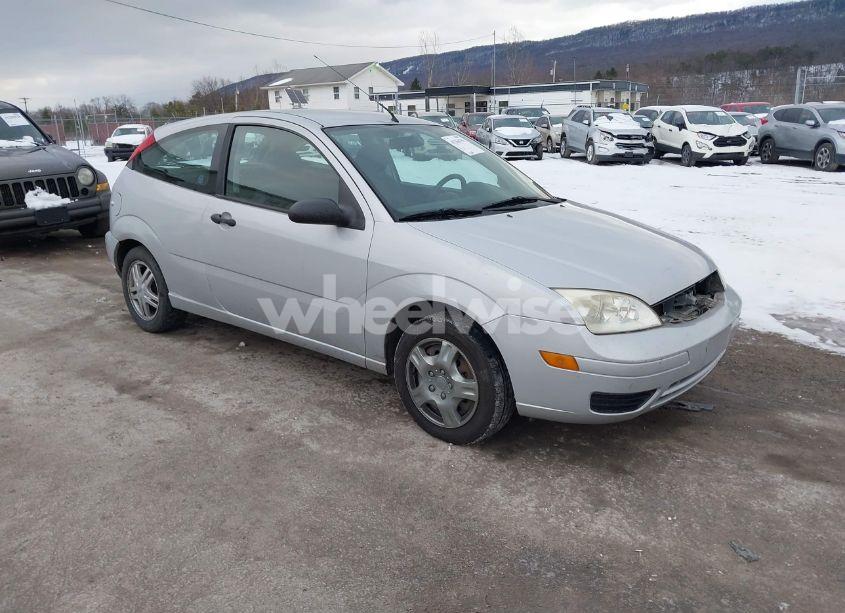 2005 Ford Focus ZX3 (VIN 3FAFP31N55R139605) main photo