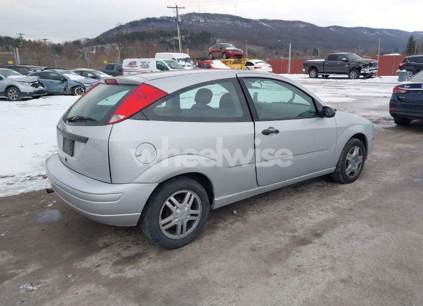 Photo 4 of 2005 Ford Focus ZX3 (VIN 3FAFP31N55R139605)