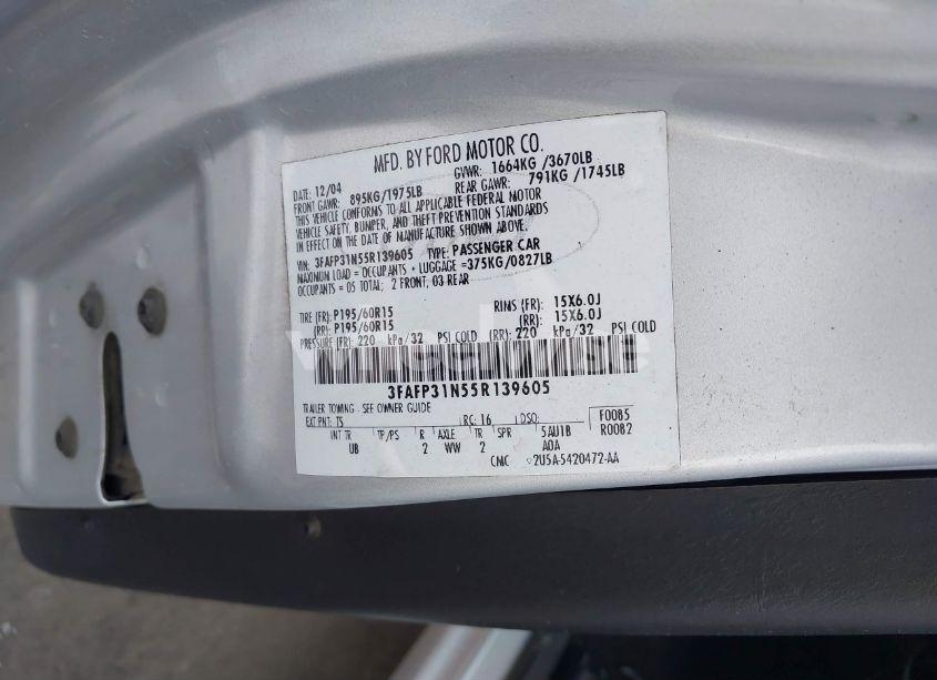 Photo 9 of 2005 Ford Focus ZX3 (VIN 3FAFP31N55R139605)