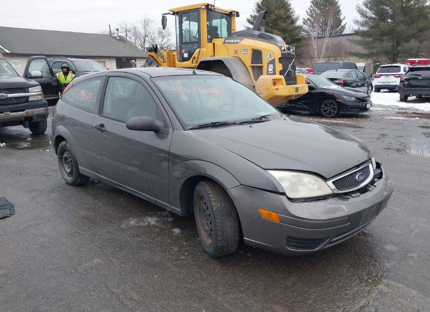 2005 Ford Focus ZX3 (VIN 3FAFP31N65R111473) main photo