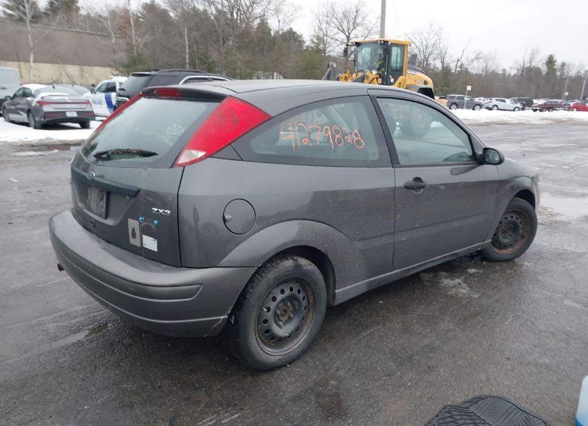 Photo 4 of 2005 Ford Focus ZX3 (VIN 3FAFP31N65R111473)