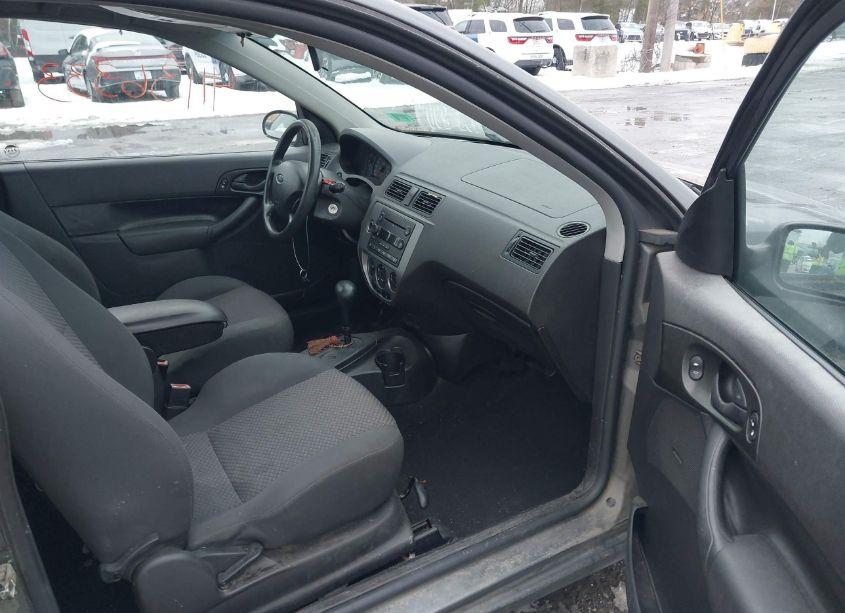 Photo 5 of 2005 Ford Focus ZX3 (VIN 3FAFP31N65R111473)