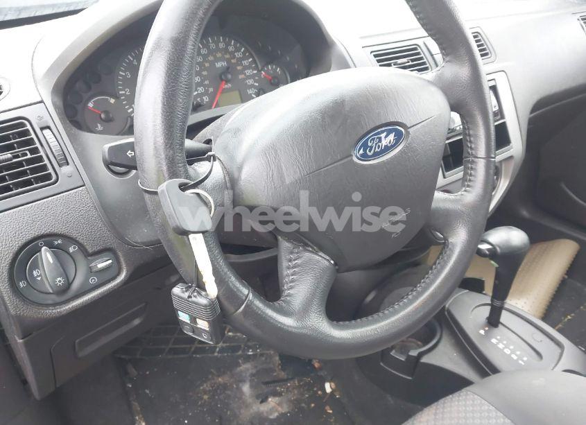 Photo 11 of 2005 Ford Focus ZX3 (VIN 3FAFP31N75R100627)