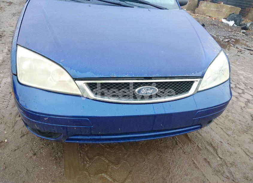 Photo 12 of 2005 Ford Focus ZX3 (VIN 3FAFP31N75R100627)