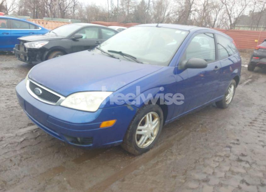 Photo 2 of 2005 Ford Focus ZX3 (VIN 3FAFP31N75R100627)
