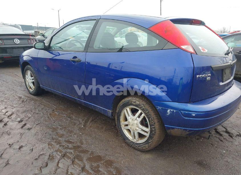 Photo 3 of 2005 Ford Focus ZX3 (VIN 3FAFP31N75R100627)