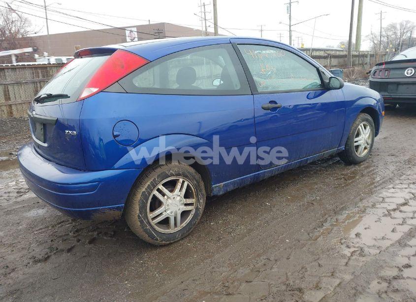 Photo 4 of 2005 Ford Focus ZX3 (VIN 3FAFP31N75R100627)