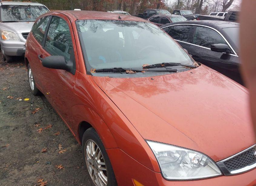 2005 Ford Focus ZX3 (VIN 3FAFP31N85R140411) main photo