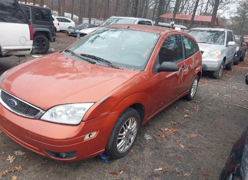 Photo 2 of 2005 Ford Focus ZX3 (VIN 3FAFP31N85R140411)