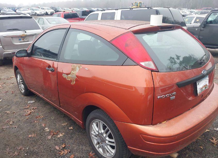 Photo 3 of 2005 Ford Focus ZX3 (VIN 3FAFP31N85R140411)