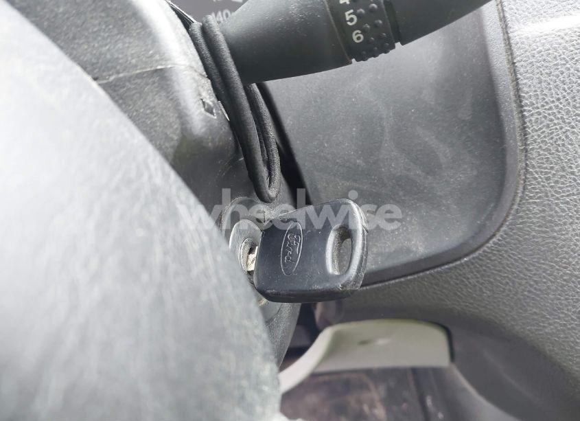 Photo 11 of 2005 Ford Focus ZX3 (VIN 3FAFP31N85R148623)