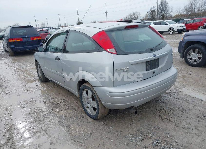 Photo 3 of 2005 Ford Focus ZX3 (VIN 3FAFP31N85R148623)