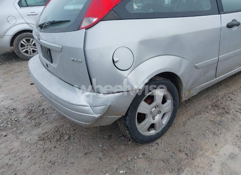 Photo 6 of 2005 Ford Focus ZX3 (VIN 3FAFP31N85R148623)