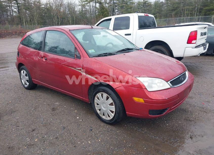 2005 Ford Focus ZX3 (VIN 3FAFP31N95R117512) main photo